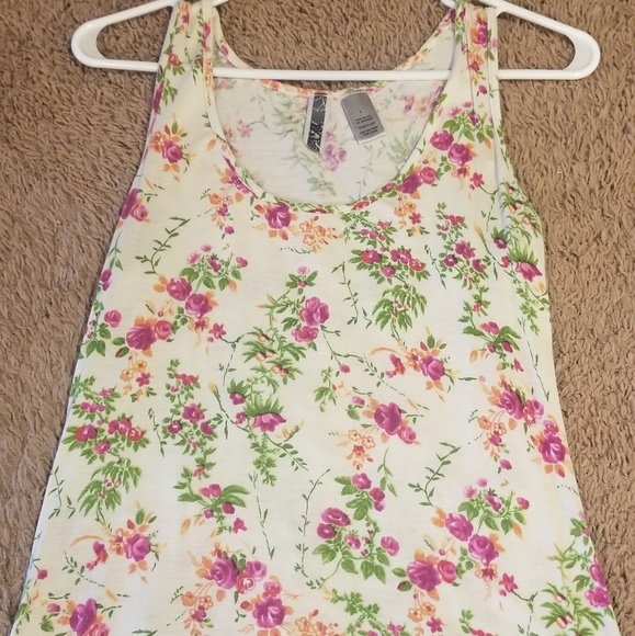 BKE Tops - BKE womens floral tank